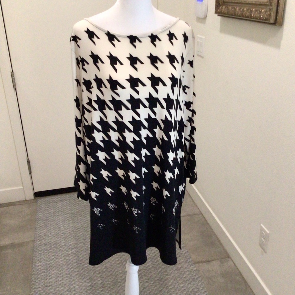 BLACK & IVORY BOATNECK TUNIC